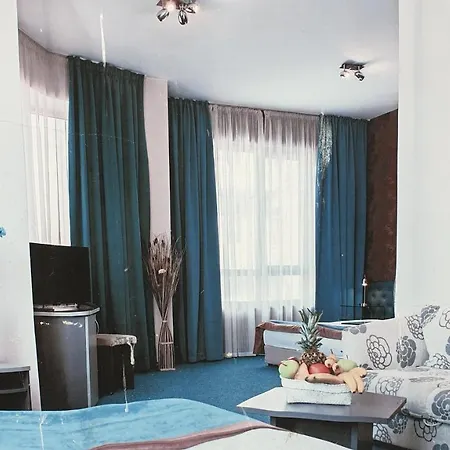 Opera Family - Former