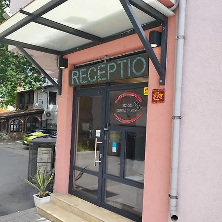 Opera Family - Former