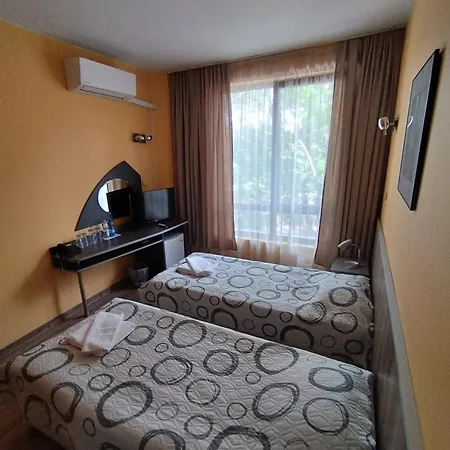 Отель Opera Family - Former