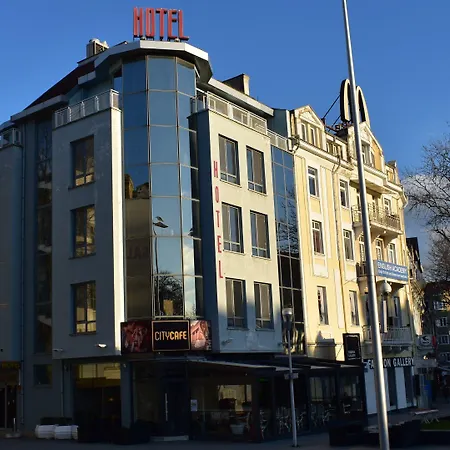 Opera Family - Former Hotell Varna