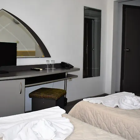 Opera Family - Former Отель